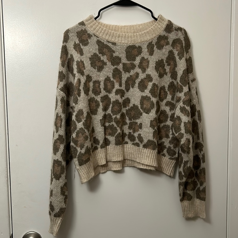 American Eagle Tan and Brown Leopard Print Sweater